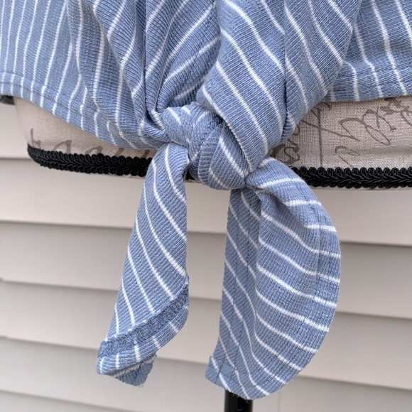 Mello DAY Striped Knot Front Sleeveless Shirt - Picture 4 of 11